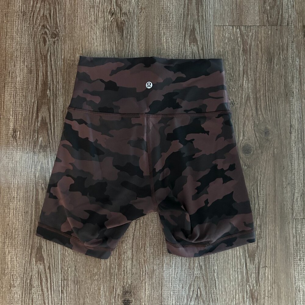 Camo Lululemon wunder train 6" shorts